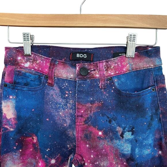 BDG Urban Outfitters Twig Mid-Rise Galaxy Starburst Jean Size 24W x 29L XS - Picture 4 of 7